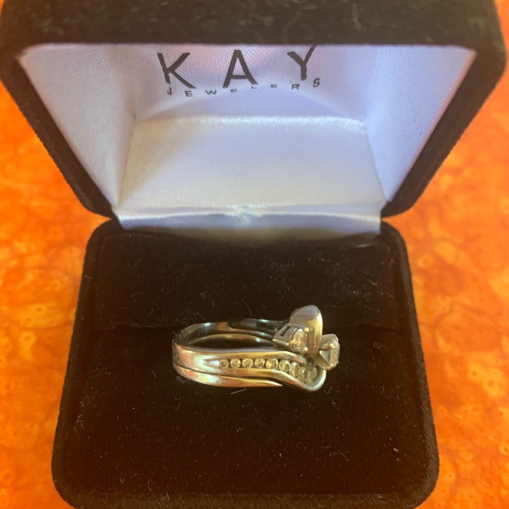 Engagement ring - Picture 3 of 3